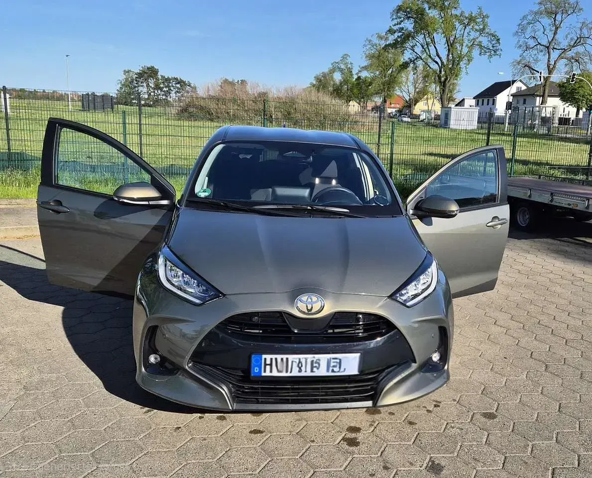 Gebraucht Toyota Yaris Hybrid Basis 92 PS (67 kW) 2024 Grün Kleinwagen