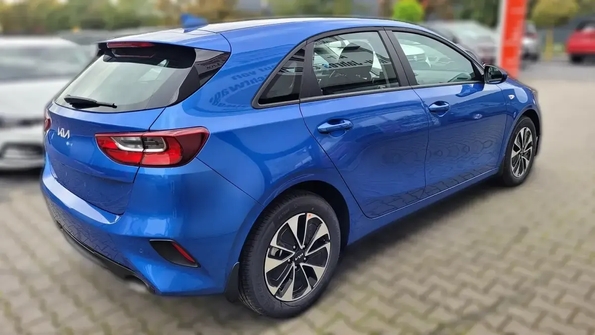 Gebraucht Kia Ceed 140 PS (102 kW) 2025 Blau metallic Kleinwagen