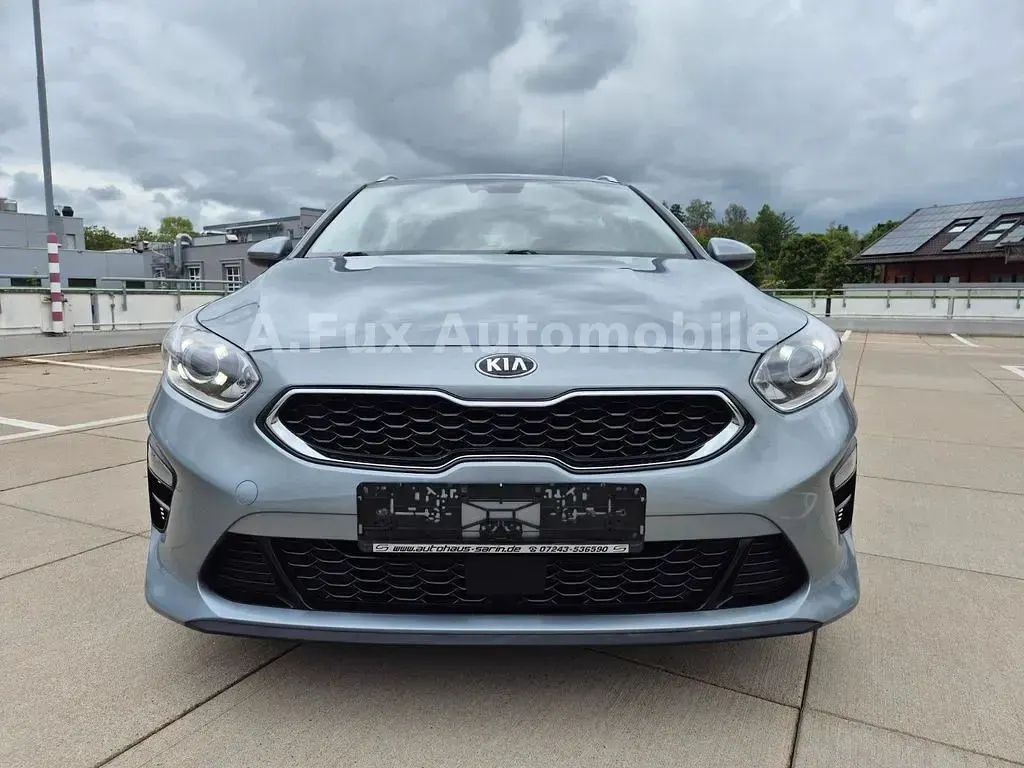 Gebraucht Kia Ceed Sportswagon Vision 136 PS (100 kW) 2019 Sirius silver Kombi