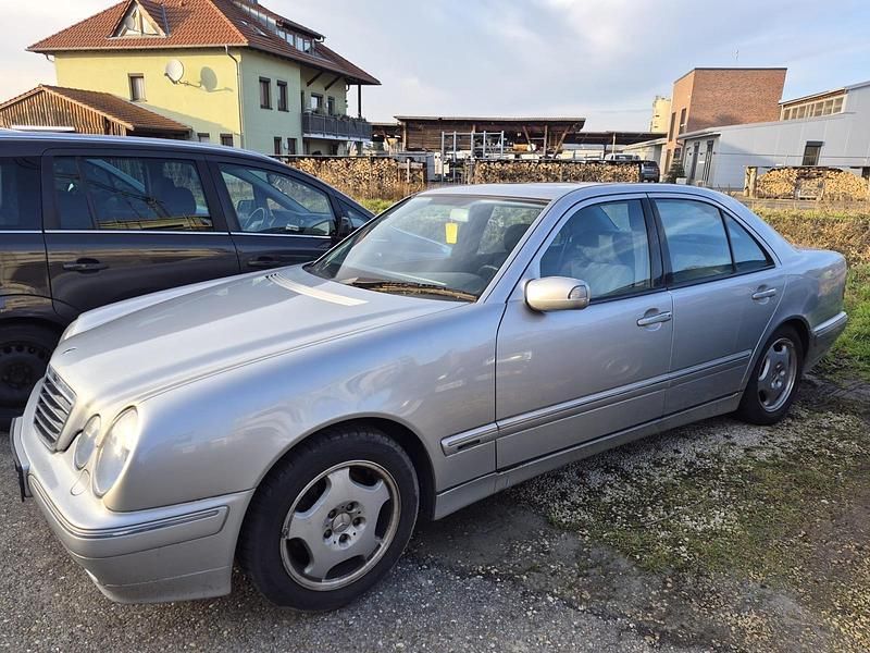 Gebraucht Mercedes E320 224 PS (164 kW) 2000 Grau Limousine