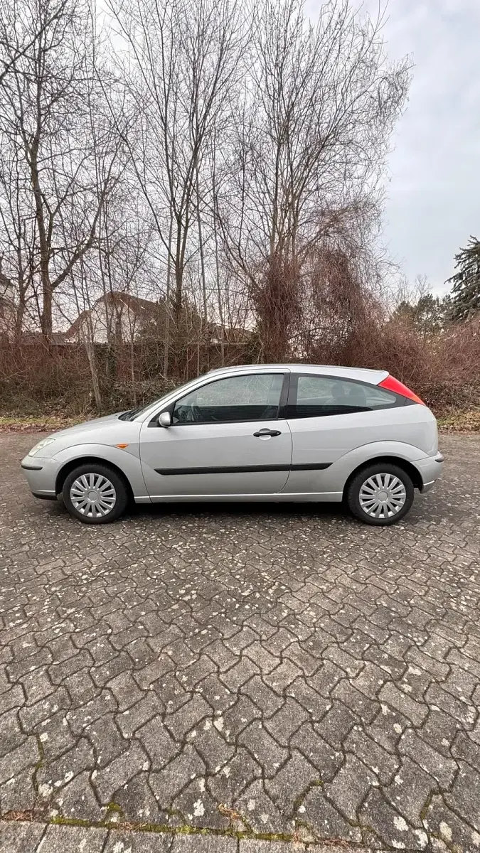 Gebraucht Ford Focus 85 PS (62 kW) 2004 Silber Kleinwagen