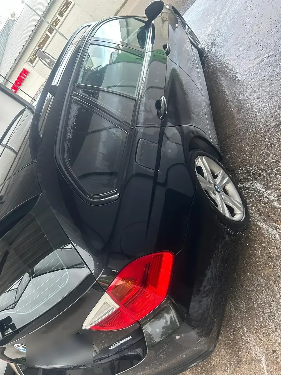 Gebraucht BMW 320 173 PS (127 kW) 2006 Schwarz Kombi