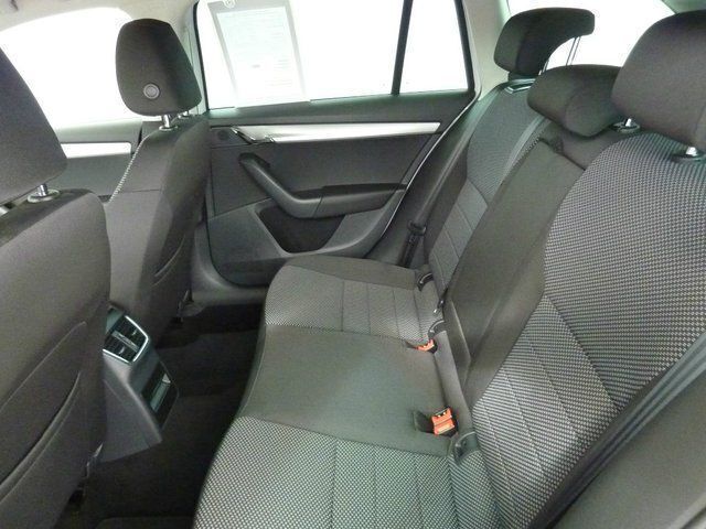 Gebraucht Skoda Octavia Ambition 150 PS (110 kW) 2014 Weiß metallic Kombi