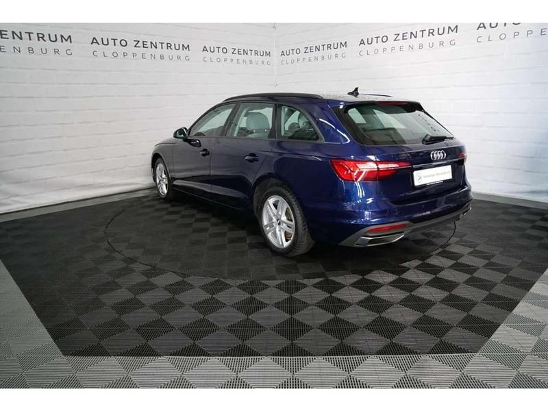 Gebraucht Audi A4 Basis 163 PS (119 kW) 2022 Blau Kombi