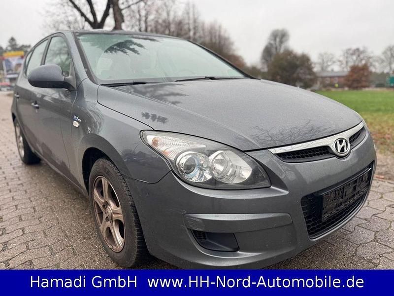 Grau Gebraucht 2009 Hyundai i30 Edition+ Limousine | 2.150 € (Fairer Preis) - Bild 1/4
