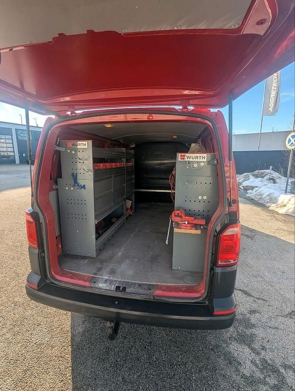 Gebraucht VW Transporter 102 PS (75 kW) 2017 Rot Van