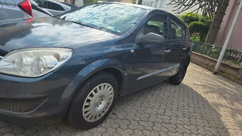 Gebraucht Opel Astra 90 PS (66 kW) 2009 Limousine