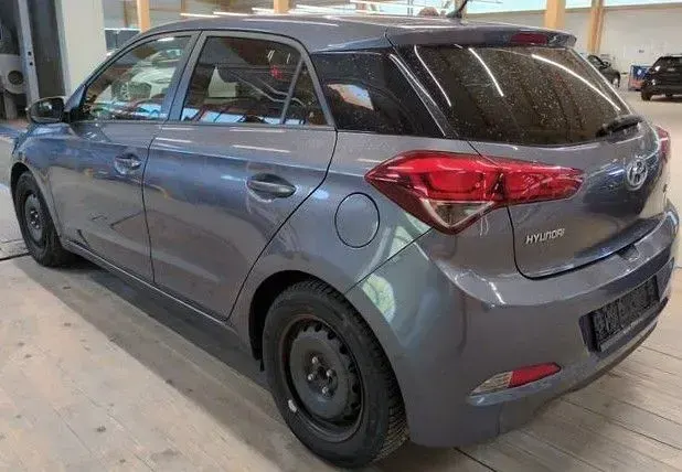 Gebraucht Hyundai i20 Passion 84 PS (61 kW) 2018 Violet Limousine