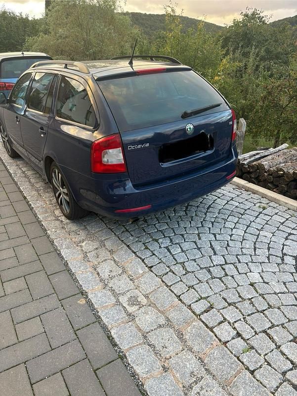 Gebraucht Skoda Octavia 105 PS (77 kW) 2012 Blau Kombi