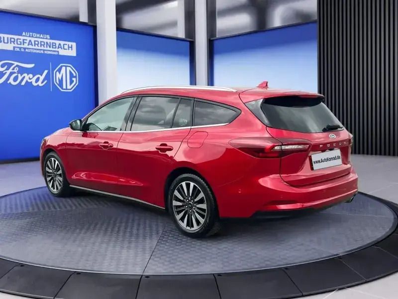 Gebraucht Ford Focus Titanium X 116 PS (85 kW) 2023 Fantasticrot metallic Kombi