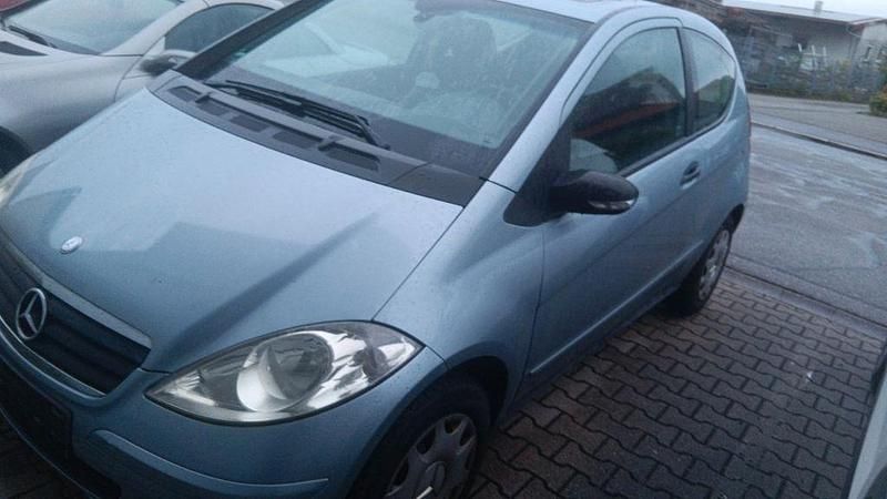 Blau Gebraucht 2007 Mercedes A150 Classic Limousine | 1.200 € (Etwas zu teuer) - Bild 1/4