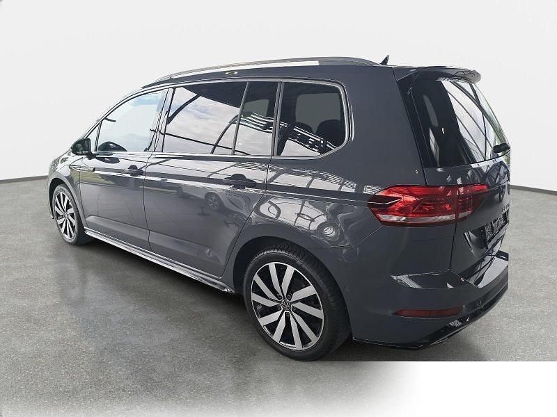 Gebraucht VW Touran Highline 150 PS (110 kW) 2024 Metallic Van / Kleinbus