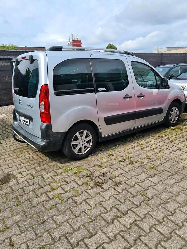 Silber Gebraucht 2011 Citroën Berlingo XTR Van / Kleinbus | 4.500 € (Fairer Preis) - Bild 1/2