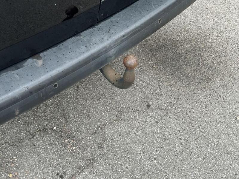 Gebraucht VW T6 102 PS (75 kW) 2016 Deep black perleffekt (metallic) Van