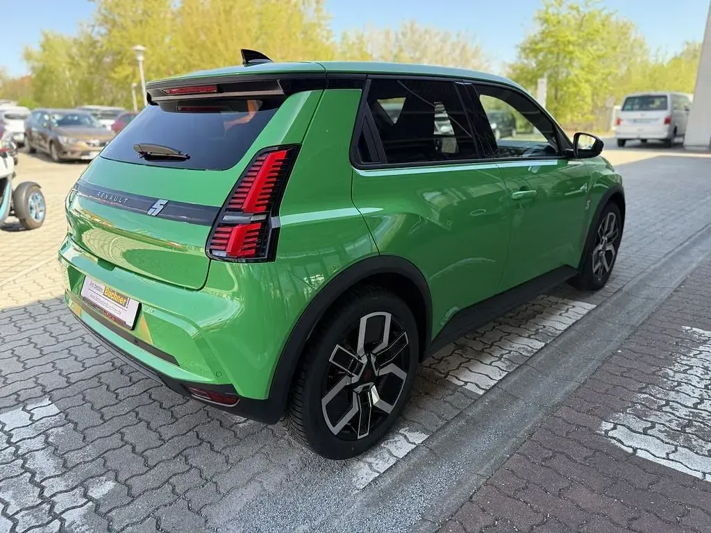 Ny Renault 5 E-Tech Urban 89 kW (122 HK) 2026 Grøn Sedan