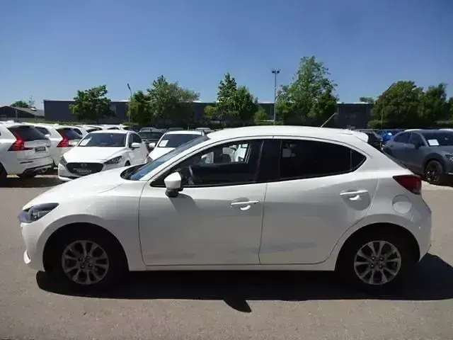 Gebraucht Mazda 2 Exclusive-Line 90 PS (66 kW) 2023 Arctic white Kleinwagen