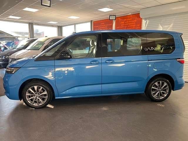 Second-hand VW Multivan 150 CP (110 kW) 2022 Albastru Monovolum