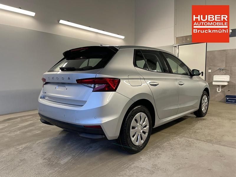 Neu Skoda Fabia Selection 95 PS (69 kW) 2026 [8e8e] brillantsilber metallic Limousine