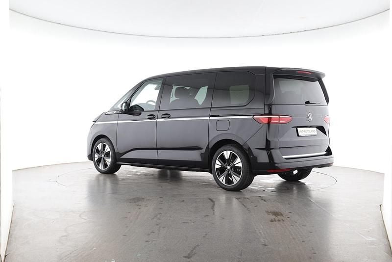Second-hand VW Multivan Style 150 CP (110 kW) 2026 Negru Monovolum