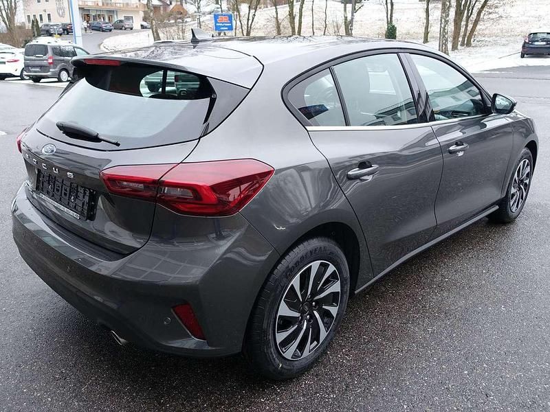 Gebraucht Ford Focus Titanium 125 PS (91 kW) 2024 Magneticgrau (metallic) Kleinwagen