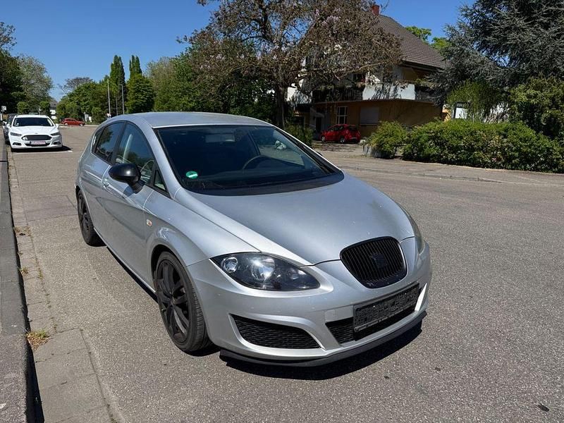 Usata Seat Leon Reference 105 CV (77 kW) 2011 Argento Utilitaria