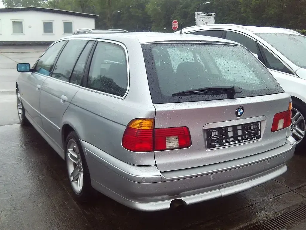 Gebraucht BMW 520 Exclusive 170 PS (125 kW) 2003 Silber (metallic) Kombi