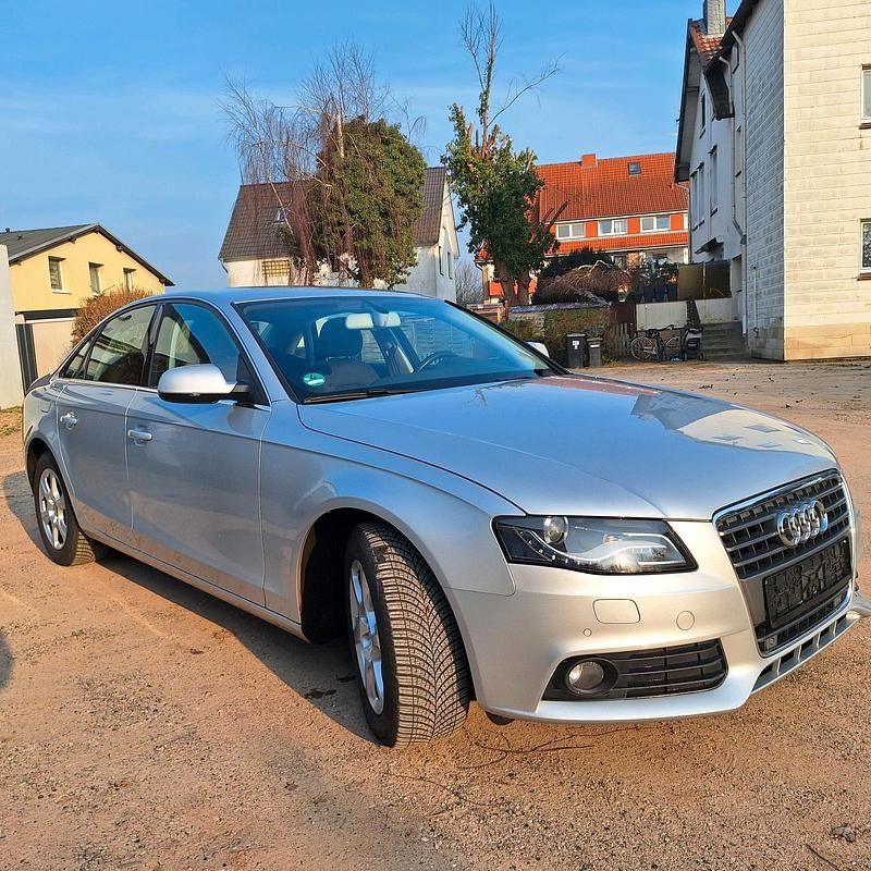 Gebraucht Audi A4 Attraction 120 PS (88 kW) 2011 Silber Limousine