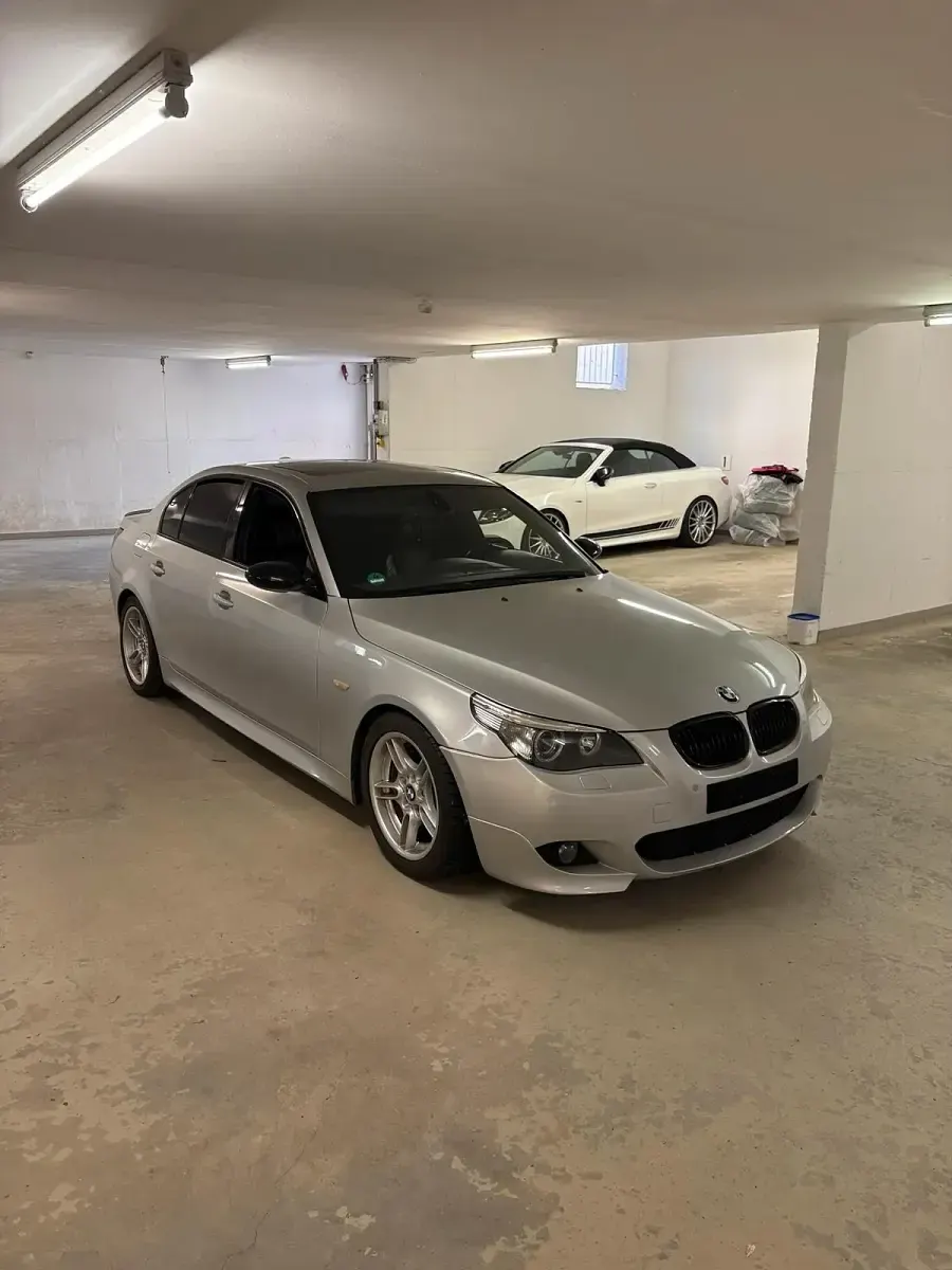 Gebraucht BMW 545 M Sport 370 PS (272 kW) 2024 Silber Limousine