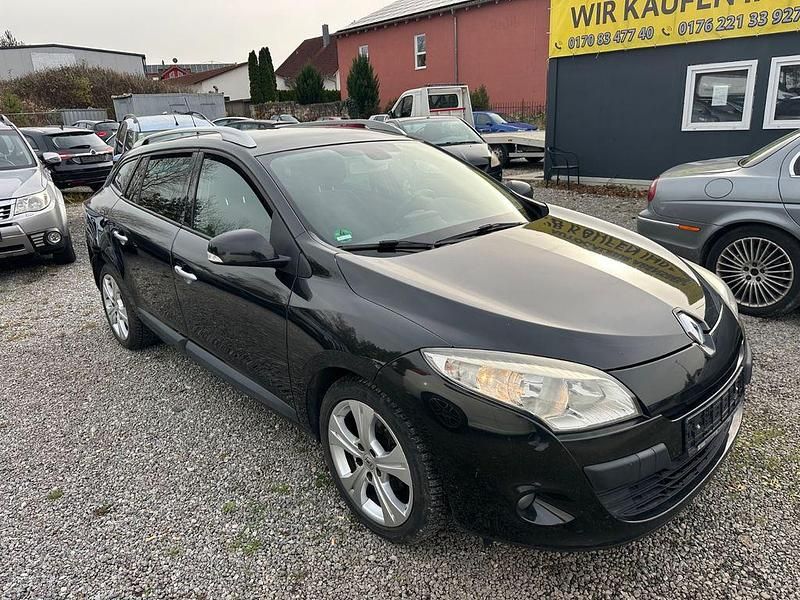 Schwarz Gebraucht 2010 Renault Mégane III Expression Limousine | 2.950 € (Guter Preis) - Bild 1/4