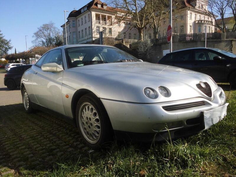 Silber Gebraucht 1996 Alfa Romeo GTV Coupé | 2.290 € - Bild 1/4