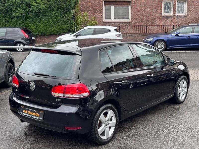 Gebraucht VW Golf VI Team 105 PS (77 kW) 2011 Schwarz Kleinwagen