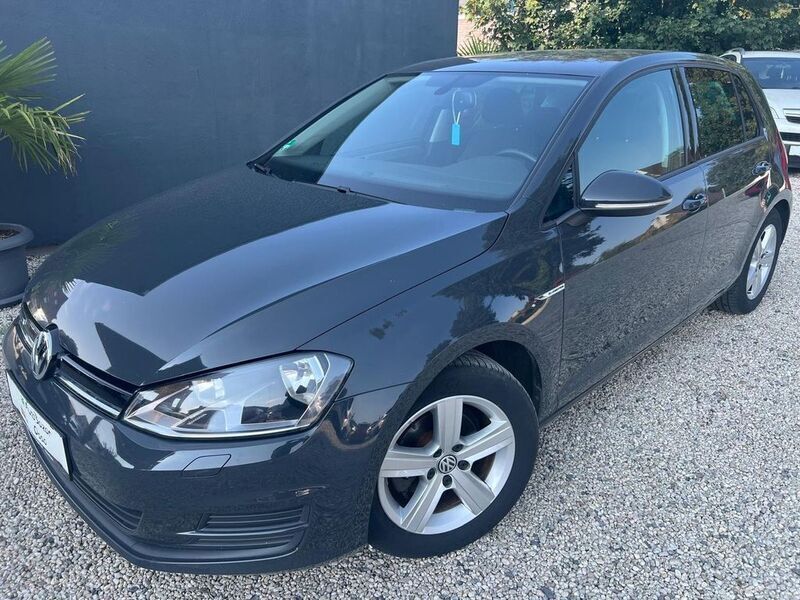 Grau Gebraucht 2015 VW Golf VII Comfortline Limousine | 10.995 € (Etwas zu teuer) - Bild 1/2