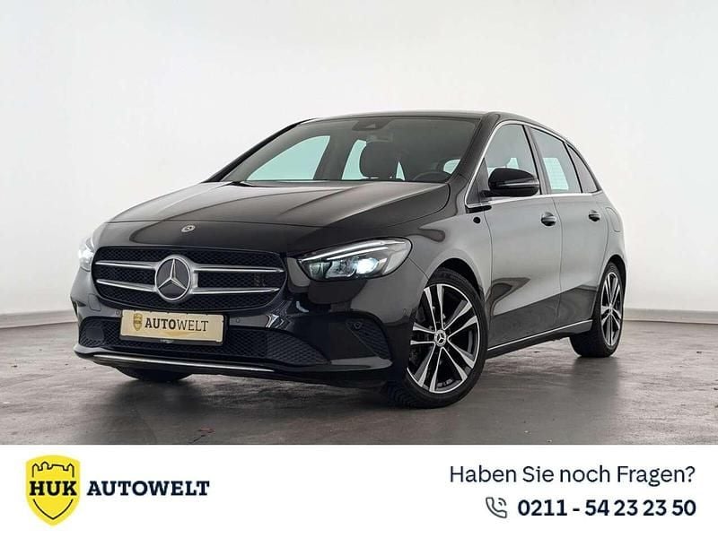 Schwarz Gebraucht 2019 Mercedes B180 Edition 1 Van / Kleinbus | 22.460 € (Guter Preis) - Bild 1/3