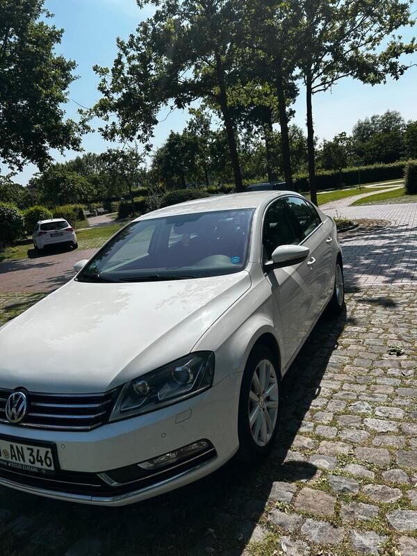 Weiß Gebraucht 2013 VW Passat Trendline Limousine | 8.900 € (Fairer Preis) - Bild 1/4