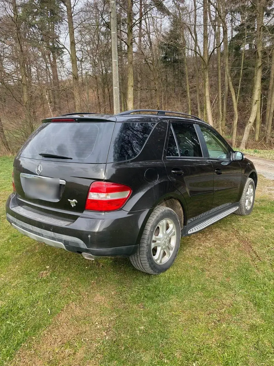 Używany Mercedes ML280 190 KM (139 kW) 2007 Czarny SUV
