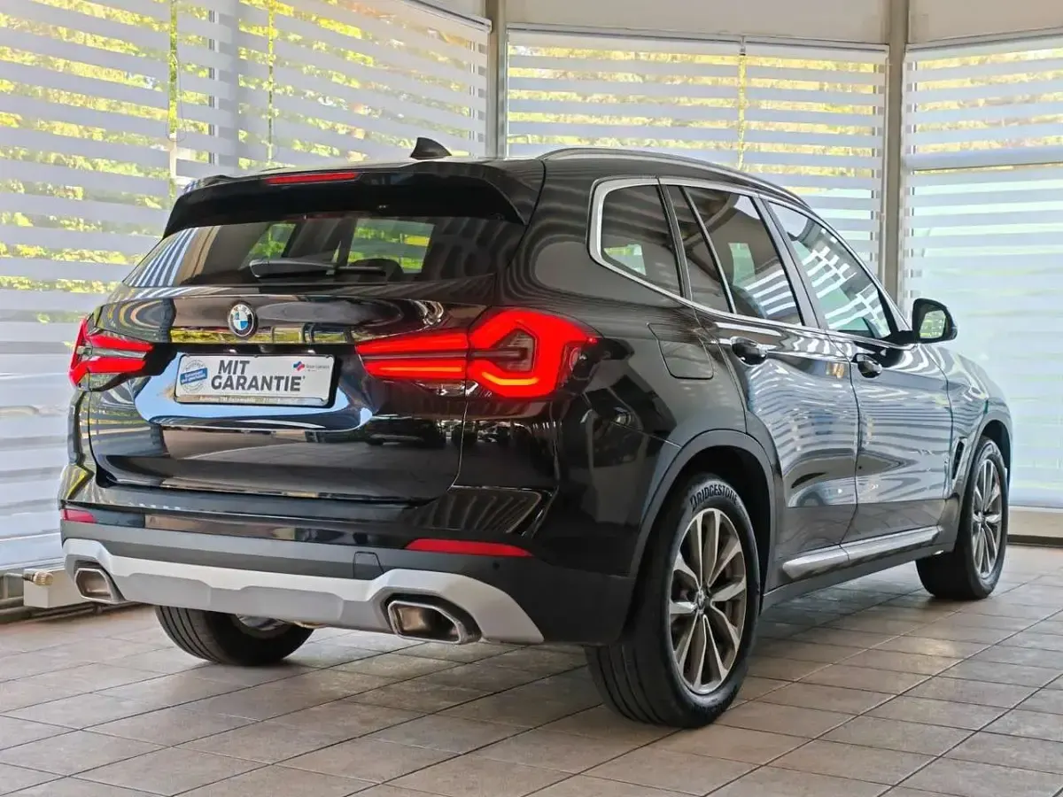 Gebraucht BMW X3 Sport Line 190 PS (139 kW) 2023 Schwarz ii SUV