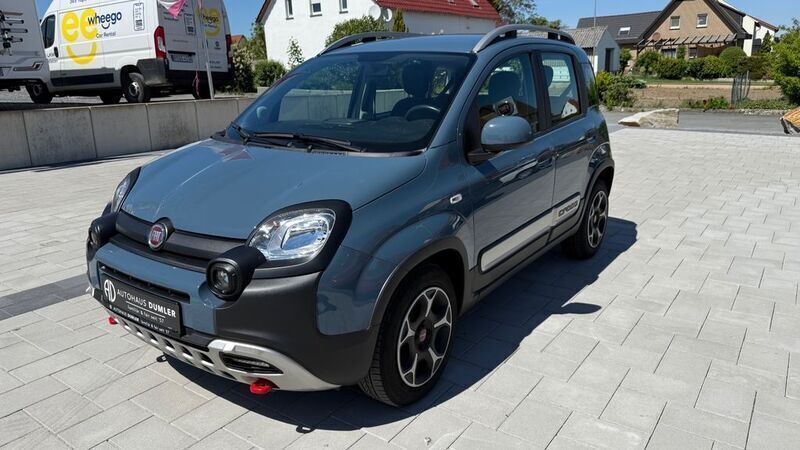 Grün Gebraucht 2022 Fiat Panda Cross Cross Kleinwagen | 13.400 € (Etwas zu teuer) - Bild 1/4