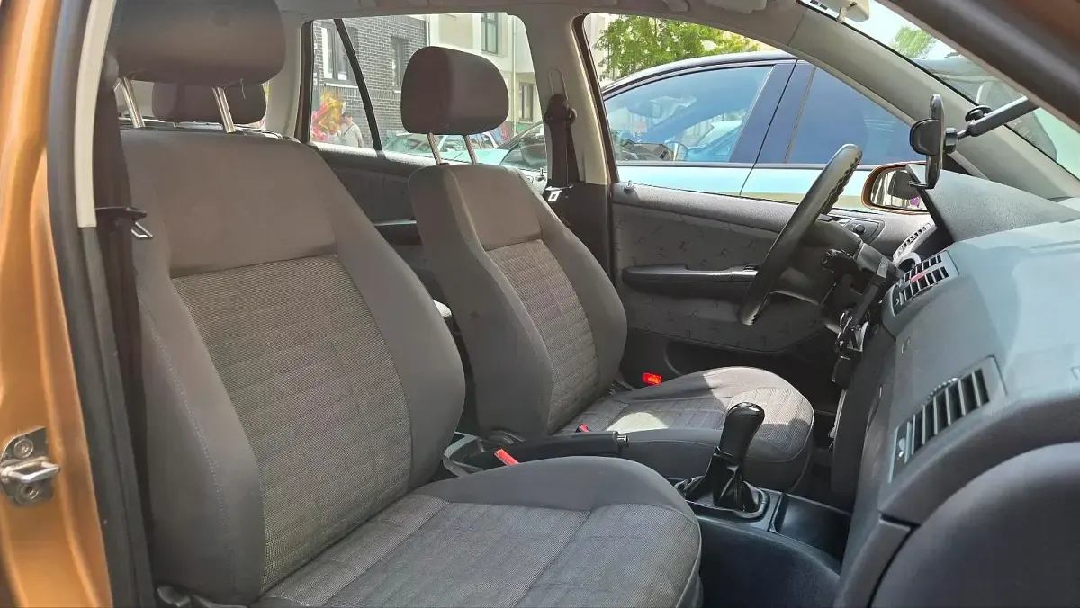 Second-hand Skoda Fabia 100 CP (73 kW) 2001 Andere farben Break