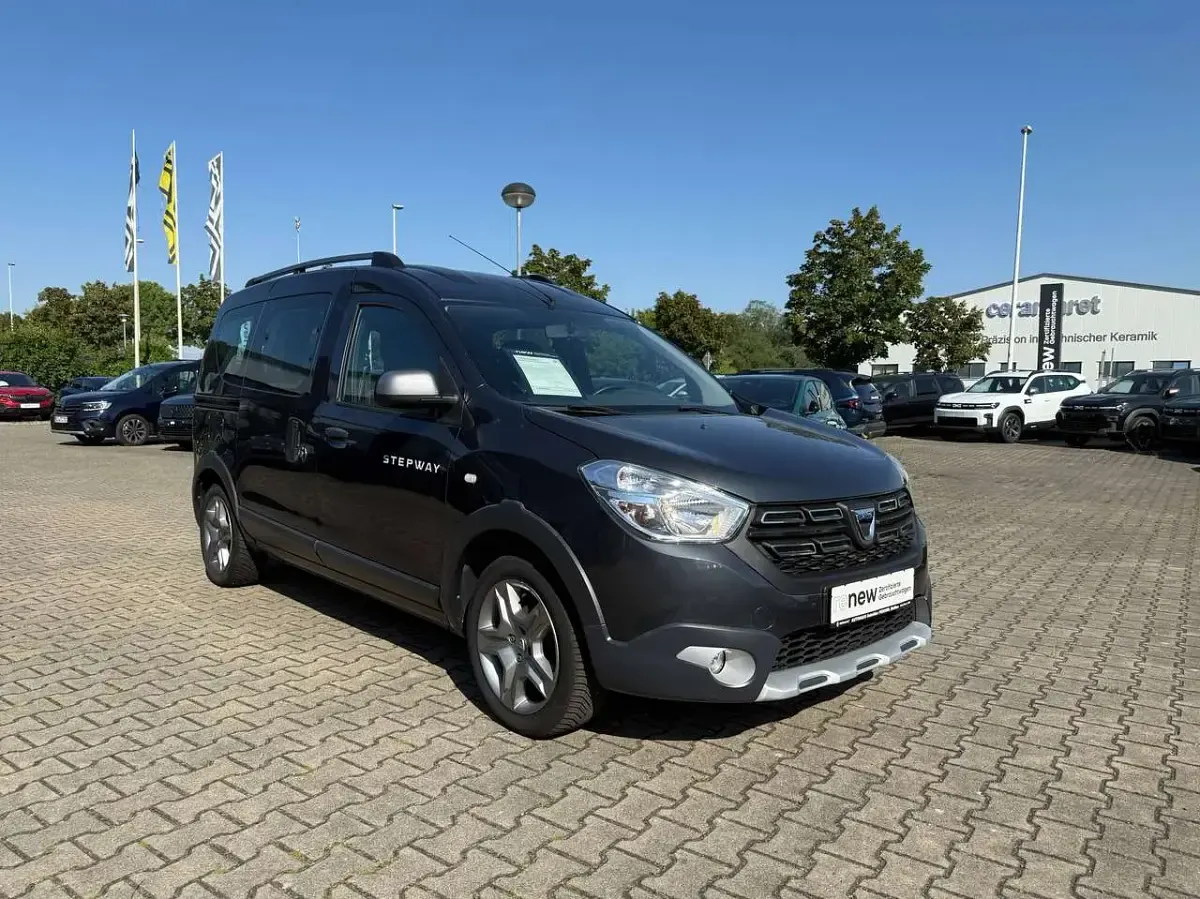 Gebraucht Dacia Dokker Stepway 102 PS (75 kW) 2018 Grau "comete" Van / Kleinbus