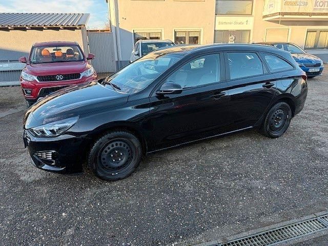 Gebraucht Hyundai i30 Pure 110 PS (80 kW) 2021 Schwarz Kombi
