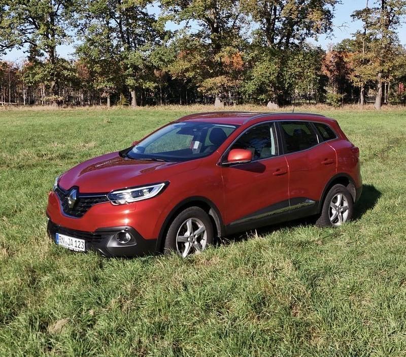 Rot Gebraucht 2015 Renault Kadjar Life SUV | 9.400 € (Guter Preis) - Bild 1/4