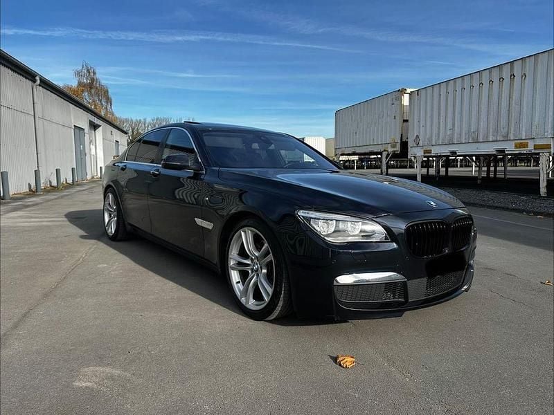 Andere farben Gebraucht 2015 BMW 740 Exclusive Limousine | 19.998 € (Fairer Preis) - Bild 1/4