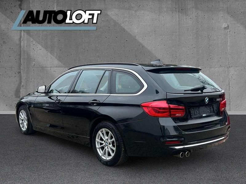 Gebraucht BMW 320 Luxury Line 190 PS (139 kW) 2017 Saphirschwarz Kombi