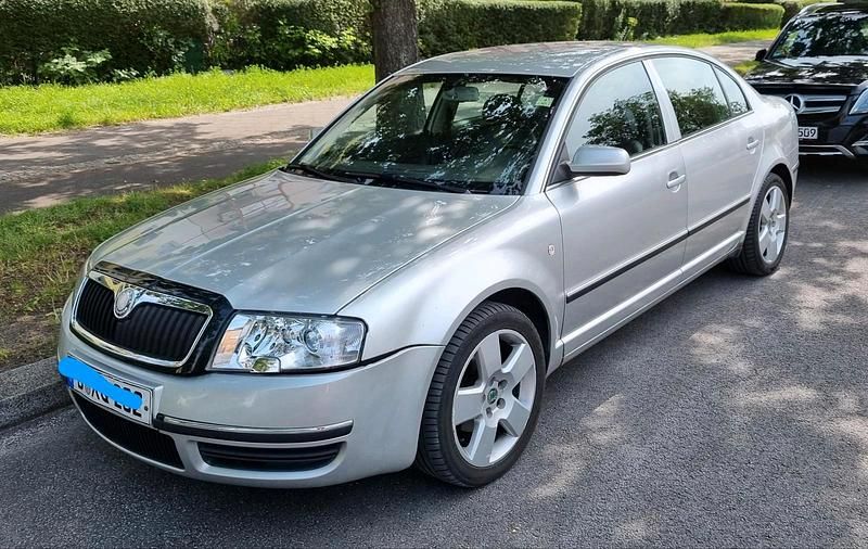 Silber Gebraucht 2005 Skoda Superb Limousine | 2.600 € (Guter Preis) - Bild 1/4
