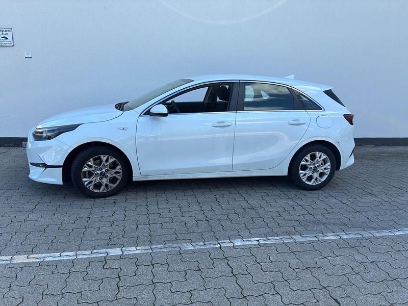 Gebraucht Kia Ceed Vision 99 PS (72 kW) 2024 Weiß Kleinwagen