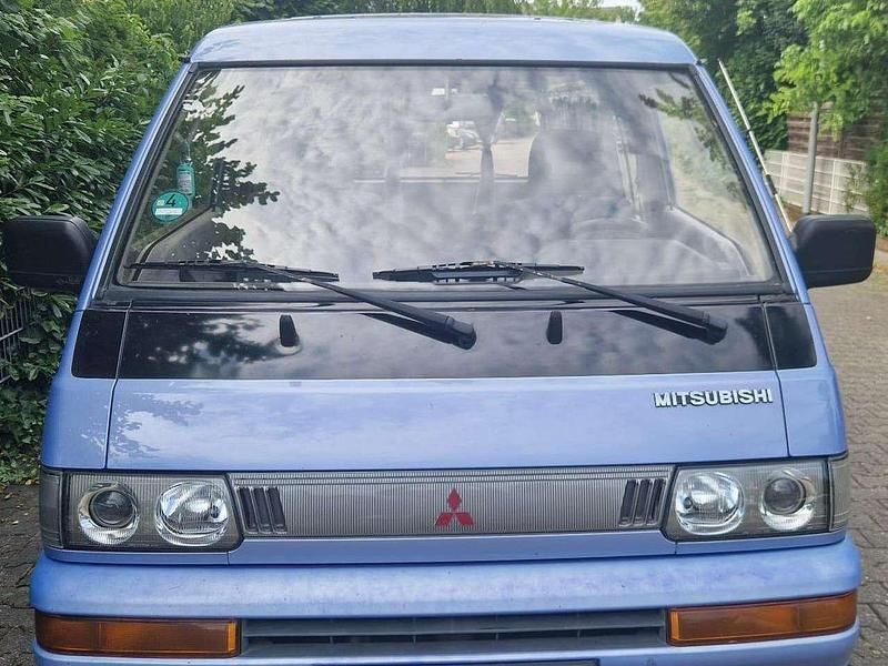Blau Gebraucht 1994 Mitsubishi L300 Van / Kleinbus | 15.000 € - Bild 1/4