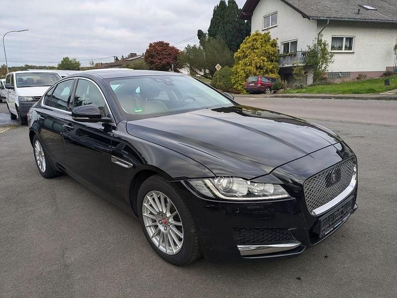Gebraucht Jaguar XF Prestige 179 PS (131 kW) 2017 Schwarz Limousine