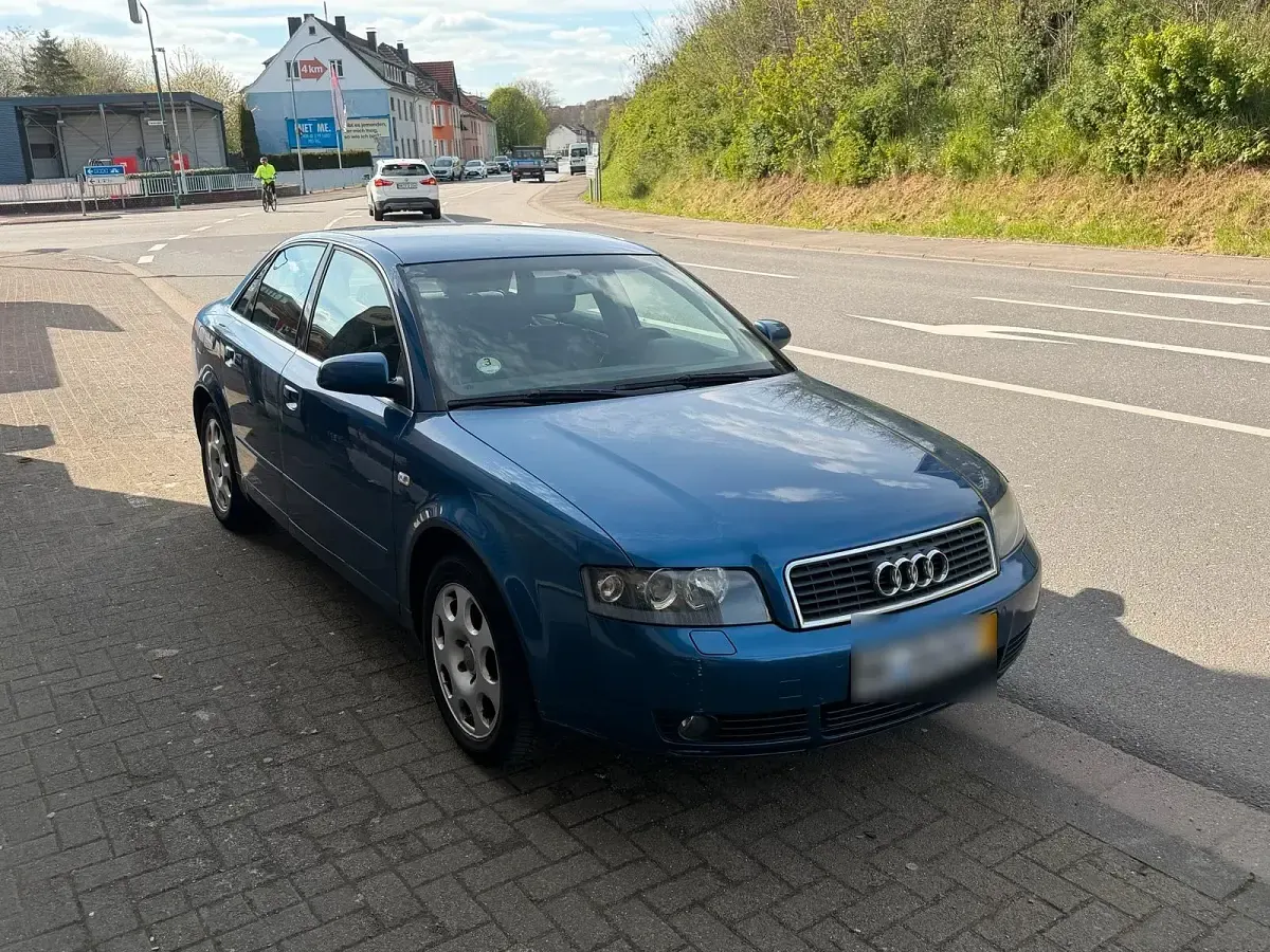 Gebraucht Audi A4 131 PS (96 kW) 2004 Blau Limousine
