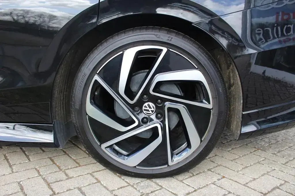 Gebraucht VW ID.7 Pro 210 kW (286 PS) 2023 Grenadillschwarz (metallic) Kleinwagen