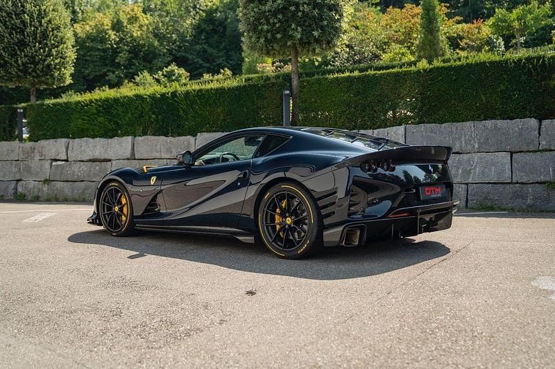 Second-hand Ferrari 812 829 CP (609 kW) 2022 Albastru